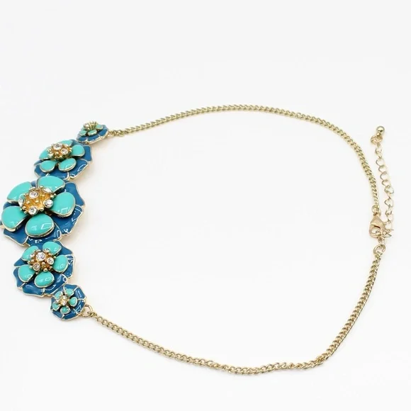 Blue flower and rhinestone necklace - Picture 4 of 5